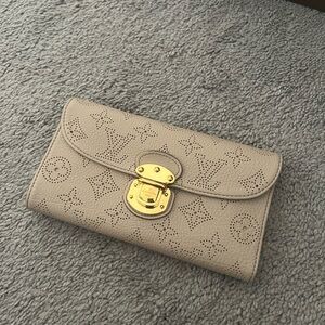 Louis Vuitton Mahina wallet—-sold